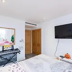 Luxury 2 Bedroom Flat In Chelsea Harbour, London