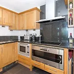 Luxury 2 Bedroom Flat In Chelsea Harbour, London