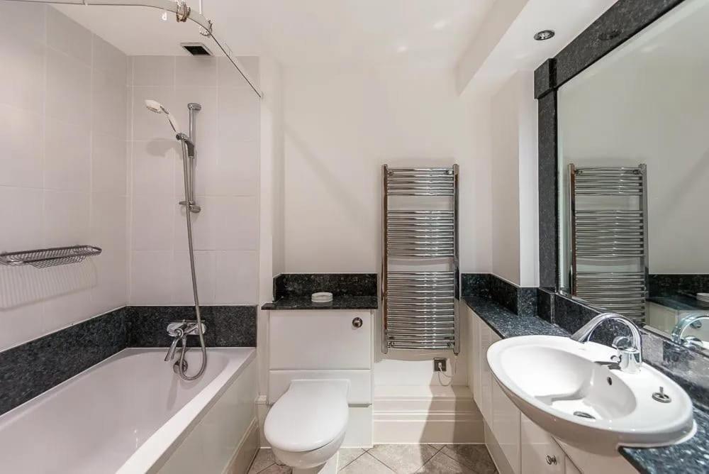 Luxury 2 Bedroom Flat In Chelsea Harbour, Appartamento Londra
