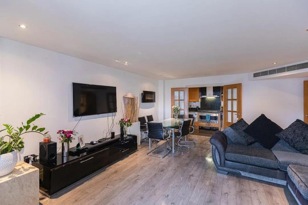 Luxury 2 Bedroom Flat In Chelsea Harbour, Appartamento Londra